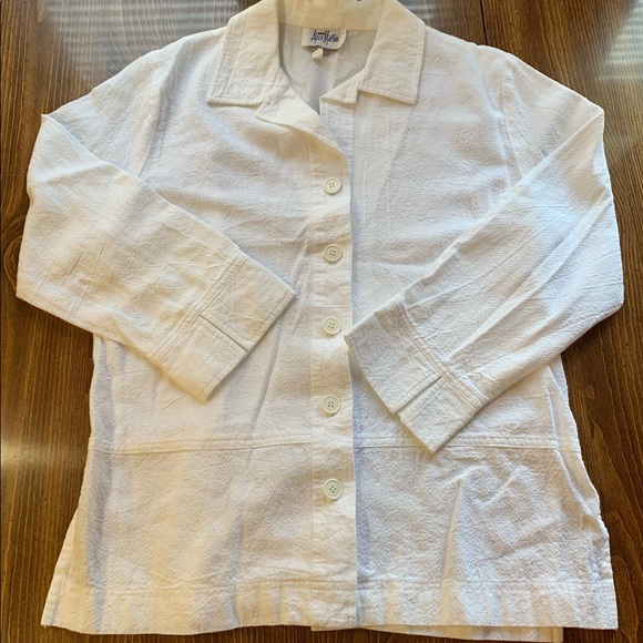 Lot Of Women's Size Medium Tops & Capri Pants - Picture 5 of 9